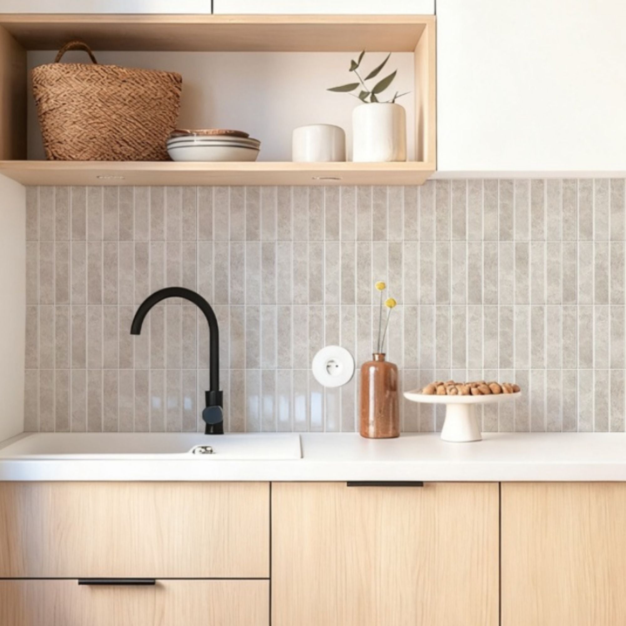 rinovim HIMARE Klebefliesen Perl-Beige Küche – zartes Beige an der Küchenrückwand, selbstklebend & ohne Handwerker verlegt