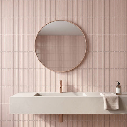 rinovim LINEA Klebefliesen Altrosa Bad – zartes Altrosa mit Linienstruktur im Badezimmer, spritzwassergeschützt & rückstandslos entfernbar, ideal für Mietwohnungen