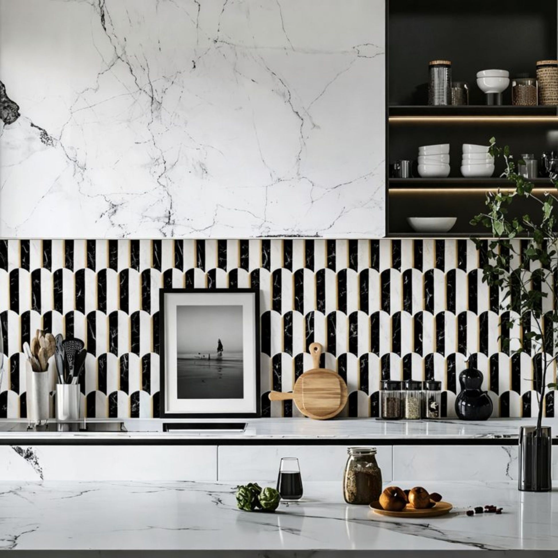 rinovim FORMA Klebefliesen Marmor Schwarz Küche – schwarze Marmoroptik mit Muster an der Küchenrückwand, selbstklebend & ohne Handwerker verlegt